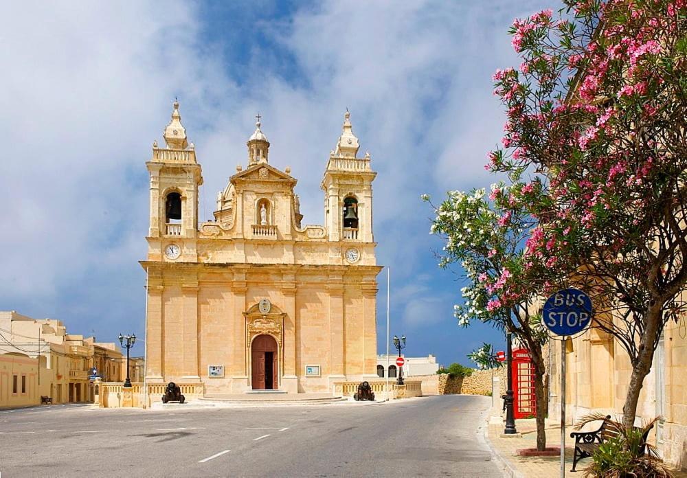 Apartment 3-bedroom With Views In Iz-zebbug, Gozo *